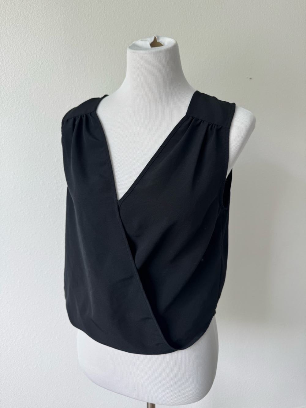 G by Guess Classic Black V-Neck Wrap Sleeveless Top